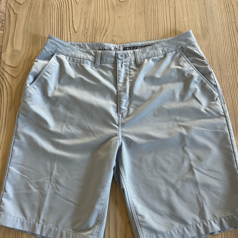 Johnny O performance stretch shorts Men's size 33 9” inseam